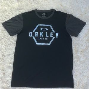 Men’s Oakley t-shirt